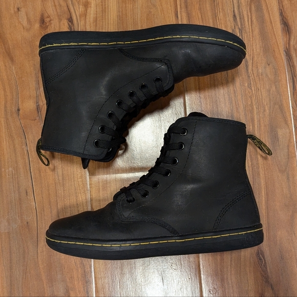 Dr. Marten Shoreditch Black Greasy Leather Size 6 Women's Boot Sneaker VGUC - Picture 8 of 11